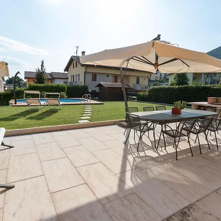 Apartament Trilocale 2 Camere, Con Piscina